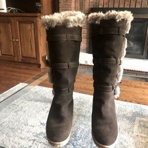 Aquatalia,brown suede boots.